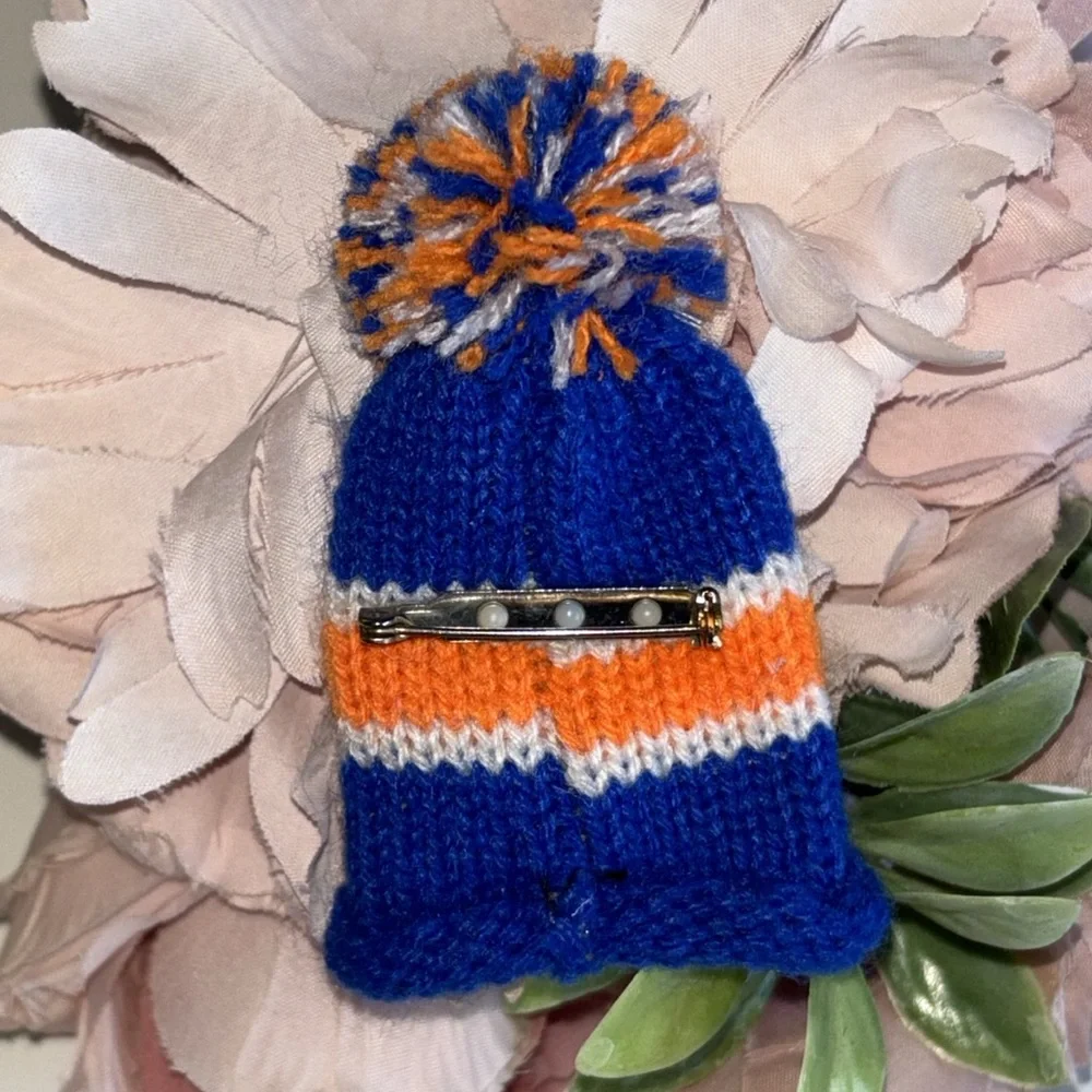 Oilers Vintage Pins and Badges, Edmonton Oilers Vintage Hat Toque Pin VTg